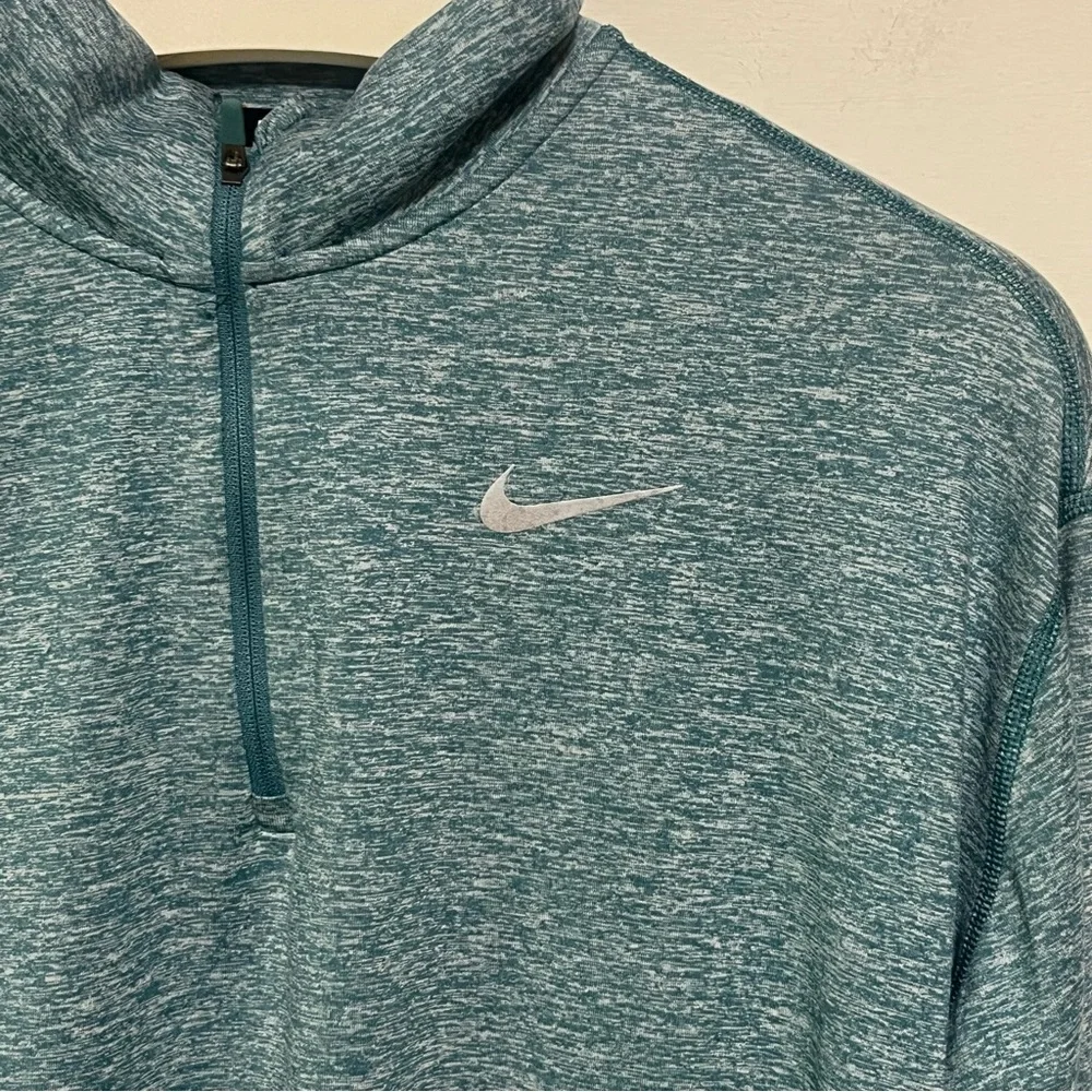 NIKE Element Long Sleeve Top